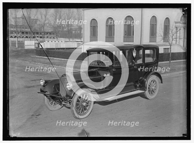 Automobile, between 1909 and 1923. Creator: Harris & Ewing.