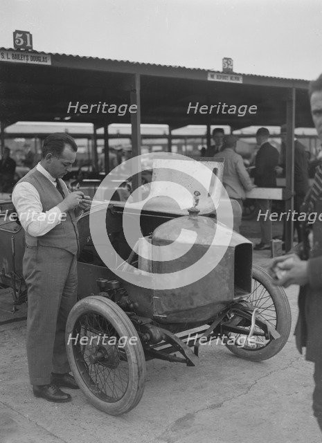 Douglas racing car of SL Bailey at the JCC 200 Mile Race, Brooklands, Surrey, 1921. Artist: Bill Brunell.
