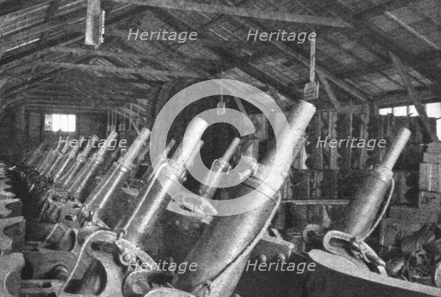 'Contrastes sur le front de la Somme; Magasin de canons de tranchee a proximite du front', 1916. Creator: Unknown.