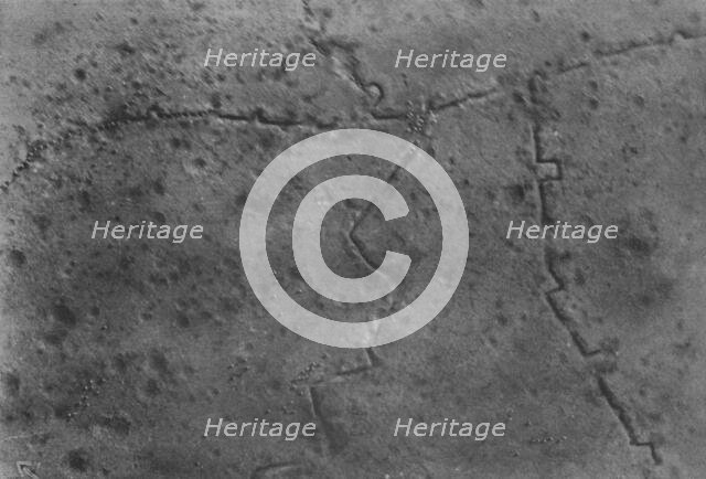 'L'offensive de la Somme: L'attaque du 1er juillet 1916 observee d'un aeroplane,' 1916. Creator: Unknown.