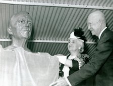 Eisenhower unveils Marshall bust, USA, September 8, 1960.  Creator: NASA.