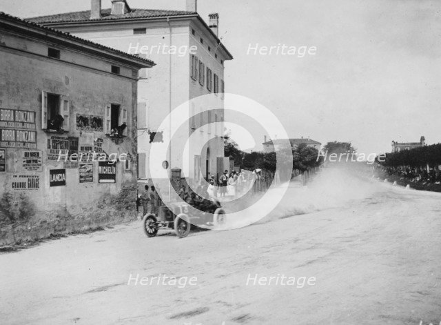 Vincenzo Trucco driving a De Dietrich, in the Coupe Florio, Bologna, Italy, 1908. Artist: Unknown