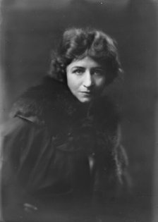 Mrs. K.L. Spaeth, portrait photograph, 1919 Oct. 2. Creator: Arnold Genthe.