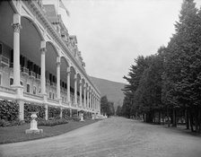 Facade, Fort William Henry Hotel, Lake George, N.Y., between 1900 and 1905. Creator: Unknown.