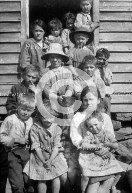 Laurel Wheeler and family, Buena Vista, Rockbridge County, Virginia, USA, 1916-1918. Artist: Cecil Sharp