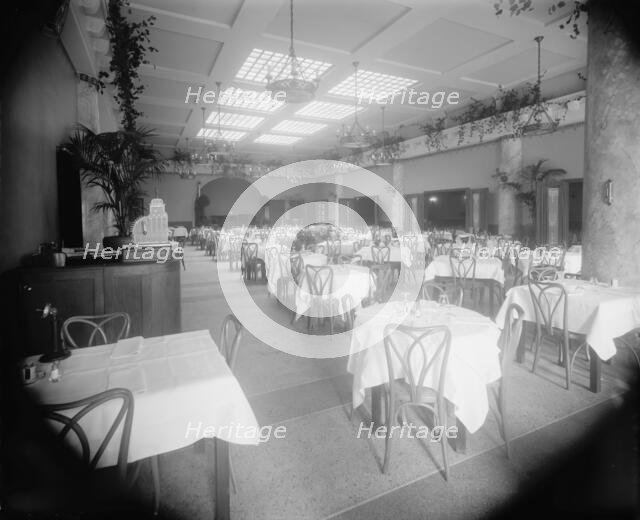 Edelweiss Cafe, main dining room (front entrance), Detroit, Mich., between 1905 and 1915. Creator: Unknown.
