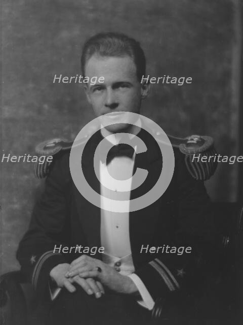 Green, O.C., Lt., portrait photograph, 1916 or 1917. Creator: Arnold Genthe.