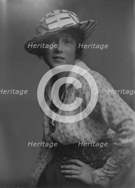 Baldwin, Kathryn, Miss, portrait photograph, 1914 May 29. Creator: Arnold Genthe.