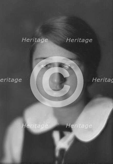 Carhart, Renee, Miss, portrait photograph, 1914 Dec. 8. Creator: Arnold Genthe.