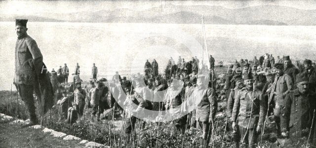 ''Corfou, Base Serbe; Les premiers soldats serbes debarques sur la plage', 1916 (1924) Creator: Unknown.