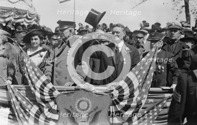 Mrs. C.S. Whitman, Gen. J.F. Bell, Gov. Whitman, 1917. Creator: Bain News Service.