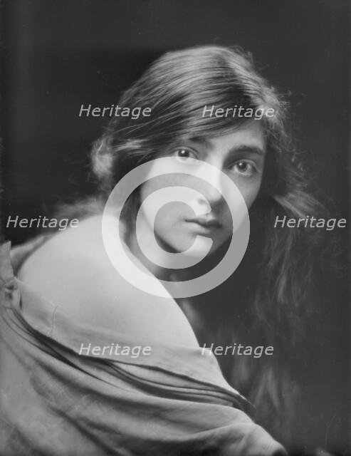 Cowan, Rosamonde, Miss (Rose Rolanda , Mrs. Miguel C.), portrait photograph, 1919 May 24. Creator: Arnold Genthe.