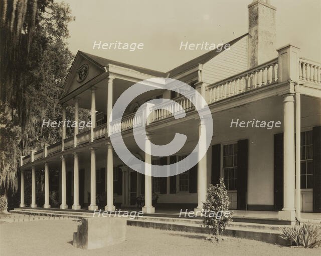 Linden, Natchez, Adams County, Mississippi, 1938. Creator: Frances Benjamin Johnston.