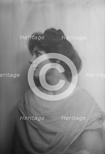 Barnitz, Anna, Miss, portrait photograph, 1913. Creator: Arnold Genthe.