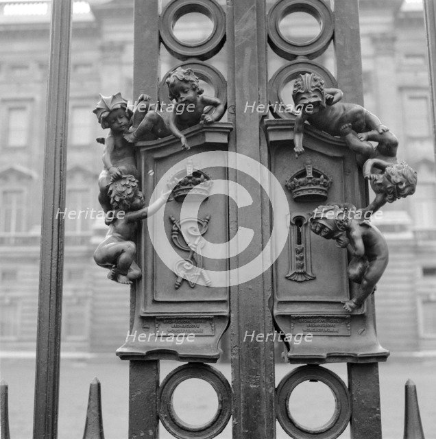 Gates of Buckingham Palace, Westminster, London, 1945-1980. Artist: Eric de Maré
