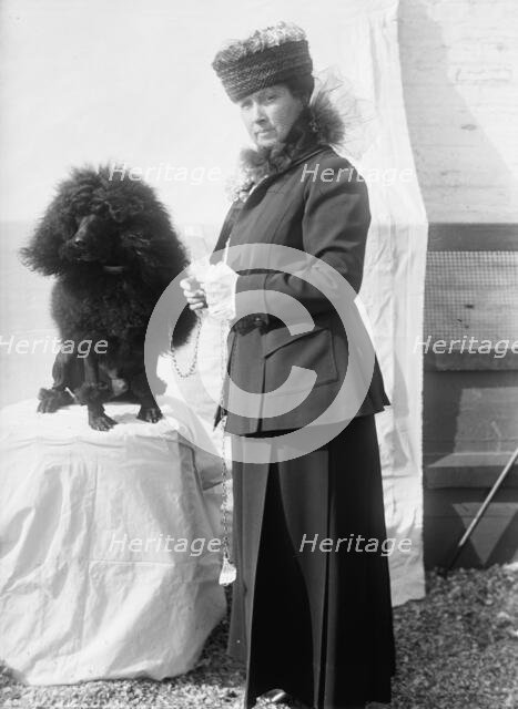 Mrs Goff - Dog Show, 1915. Creator: Harris & Ewing.