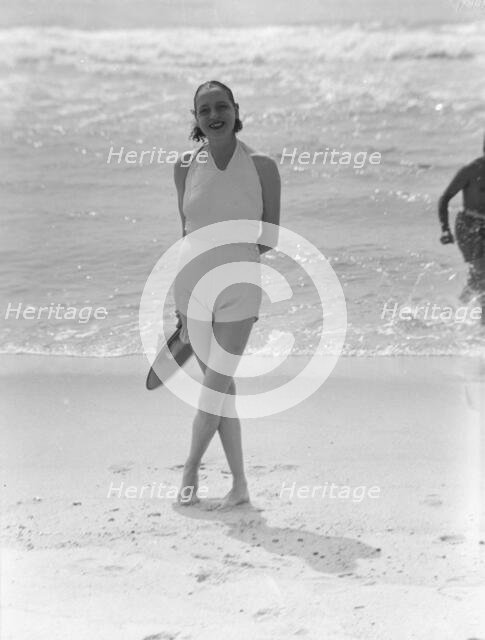 Leonard, Mrs., at the beach, between 1926 and 1938. Creator: Arnold Genthe.