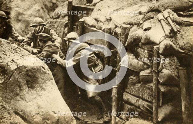 French soldiers raiding a German trench, First World War, 1914-1918, (1933).  Creator: Unknown.