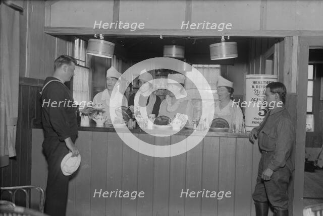 Mrs. E.L. Smith, Mrs. Jay Gould, Mrs. H.B. Duryea, Mrs. Lawr. Keene, 1918. Creator: Bain News Service.