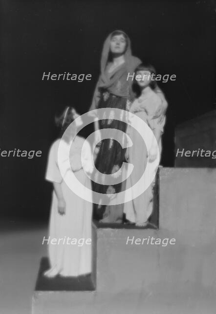 Scenes from Aedipus, a play by Augustin Duncan, between 1915 and 1921. Creator: Arnold Genthe.