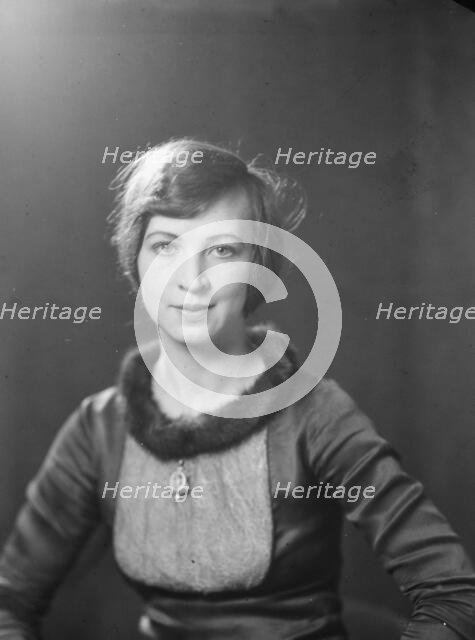 Leezbinska, Eugenia, Miss, portrait photograph, between 1927 and 1942. Creator: Arnold Genthe.