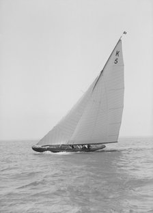 The 7 Metre yacht Strathendrick (K5), 1914. Creator: Kirk & Sons of Cowes.