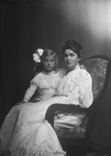 Coxhead girl and mother, portrait photograph, 1906 Dec. 2. Creator: Arnold Genthe.