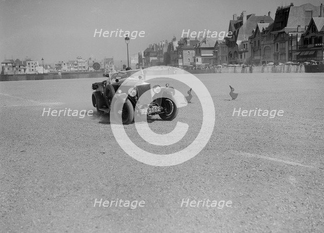 Invicta 4-seater high-chassis tourer of Violette Corderey, Boulogne Motor Week, France, 1928. Artist: Bill Brunell.