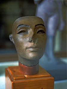 Bust of a member of the royal family of Akhenaten, possibly Nefertiti.