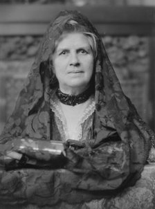 Seymour, Mrs., aunt of, portrait photograph, 1916. Creator: Arnold Genthe.