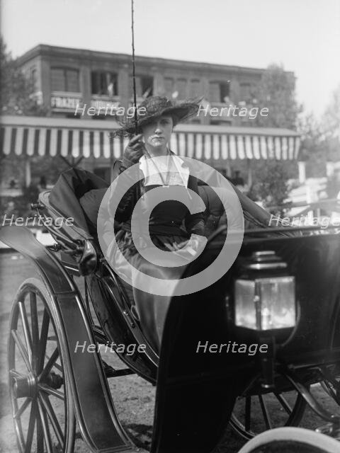 Horse Shows - Unidentified, 1915. Creator: Harris & Ewing.