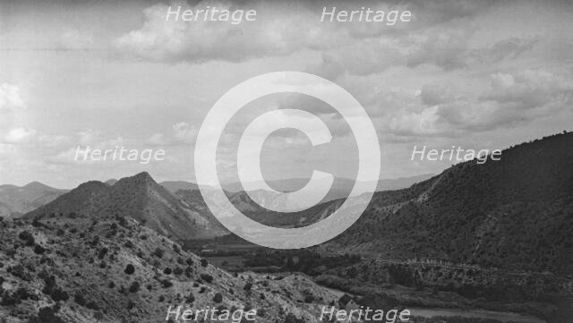 Acoma, New Mexico area views, between 1899 and 1928. Creator: Arnold Genthe.