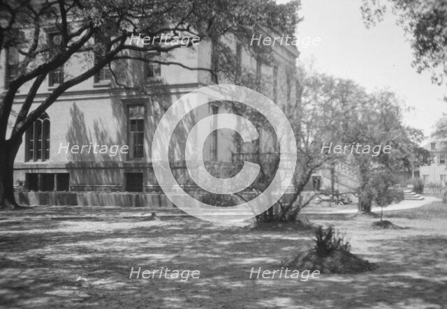 Robb House, New Orleans, between 1920 and 1926. Creator: Arnold Genthe.