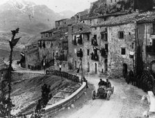 Felice Nazzaro driving through Pettralia Sottana in a Fiat, in the Targa Florio race, Sicily, 1907. Artist: Unknown