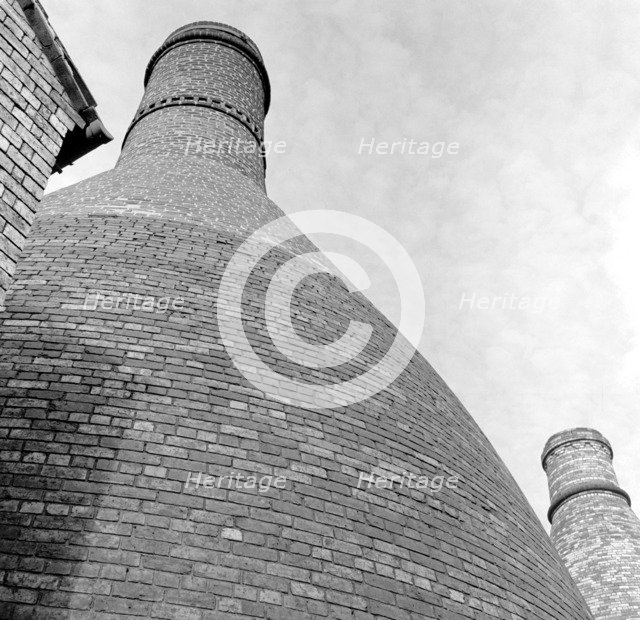 Pottery kiln in Stoke-on-Trent, Staffordshire, 1945-1980. Artist: Eric de Maré