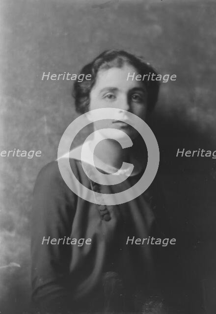 Mrs. George Ewing, portrait photograph, 1918 June 1. Creator: Arnold Genthe.