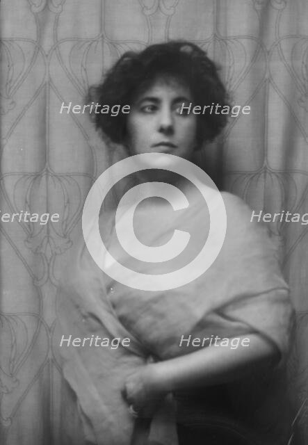 Lichtenberg, Rudolph, Mrs. (formerly Miss M.B. Smith), portrait photograph, 1912 or 1913. Creator: Arnold Genthe.
