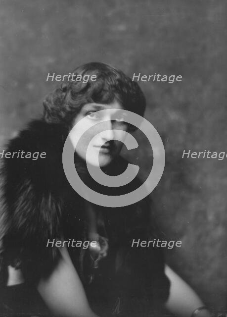 Miss Katherine Richards, portrait photograph, 1917 Dec. Creator: Arnold Genthe.