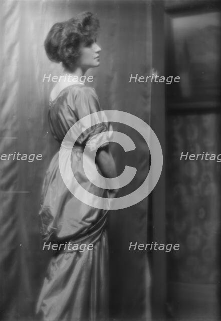 Bruguie`re, Peder, 2nd, Mrs., portrait photograph, 1912 Apr. 11. Creator: Arnold Genthe.