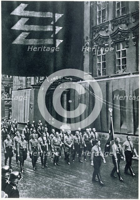 Hitler and Goering leading a rally through Munich on Martyrs' Day, 9th November, 1935. Artist: Unknown