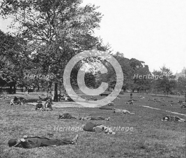 A summer afternoon scene in St James's Park, London, c1900 (1901). Artist: Unknown.