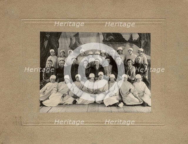 A group of medical students with the teaching staff of the Irkutsk provincial hospital, 1926. Creator: M I Kopylov.