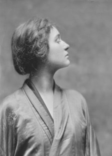 Mower, Margaret, Miss, portrait photograph, 1916 June 24. Creator: Arnold Genthe.