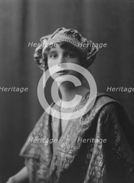 Charles, Lillian, Miss, portrait photograph, 1916. Creator: Arnold Genthe.