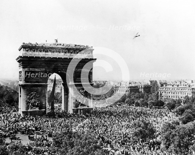 Celebrating the liberation of Paris, 26 August 1944. Artist: Unknown
