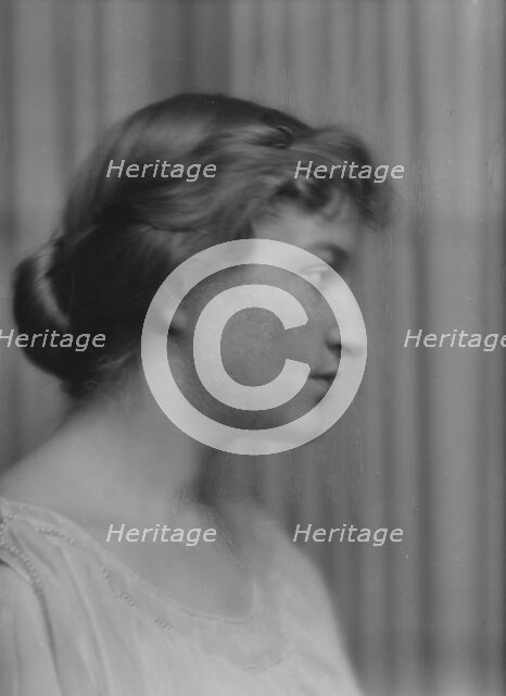 Cleveland, Jane, portrait photograph, 1915. Creator: Arnold Genthe.