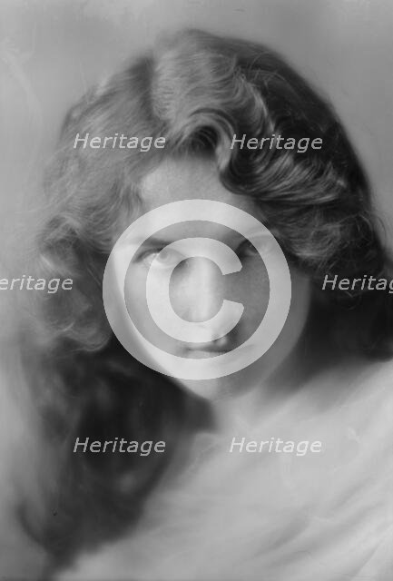 McMahon, Helen, Miss, or Dorothy McMahon, portrait photograph, between 1913 and 1915. Creator: Arnold Genthe.