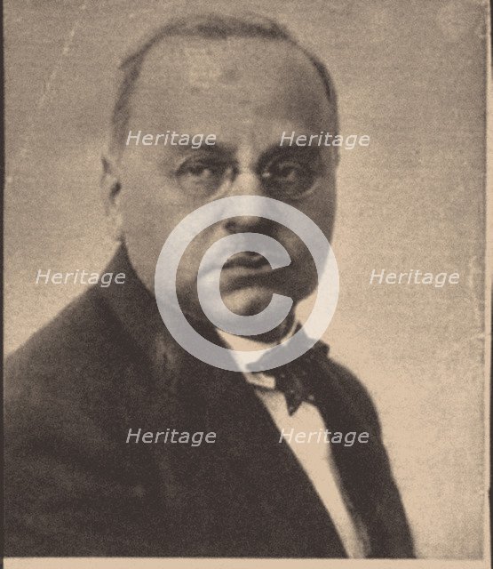 Sigmund Freud, Stanley Hall, Carl Gustav Jung, Abraham A. Brill, Ernest Jones, Sandor Ferenczi in front of Clark University, 1909.