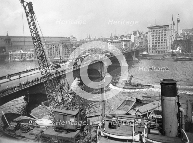 London Bridge, Southwark, London. Artist: George Davison Reid