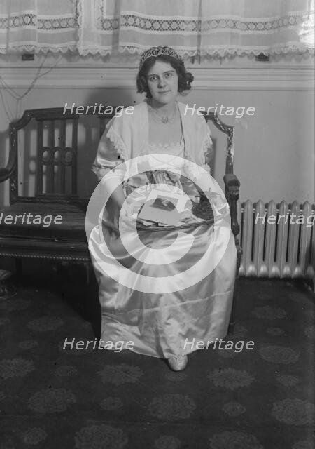 Beatrice Harrison, between c1915 and c1920. Creator: Bain News Service.